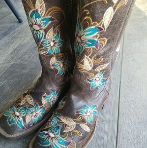 Macie bean boots size 6